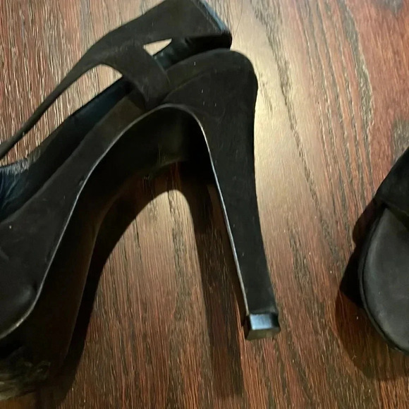 *Final Price* DVF Diane Von Furstenberg Black Heels Size 7 Designer Velvet GUC - Picture 3 of 8